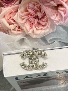 Chanel Gold CC Brooch with Pearl Accent Timeless Luxury Piece